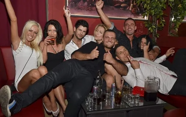 Zdjęcie Warsaw Shore i narkotyki: skandale, kontrowersje i wpływ na uczestników