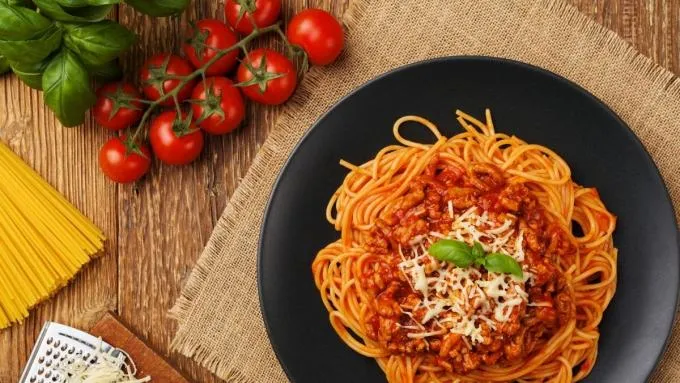 Zdjęcie Jak zrobić sos do spaghetti z przecieru pomidorowego, który zachwyci smakami