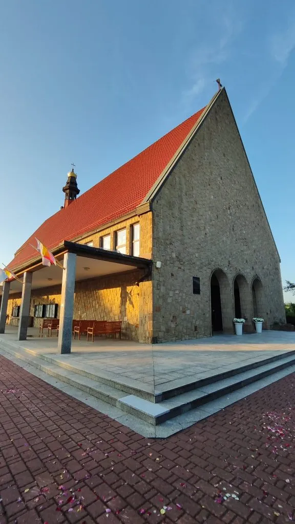 Zdjęcie Sanktuarium Dziekanowice: Historia, msze i tajemnice kultu Matki Bożej