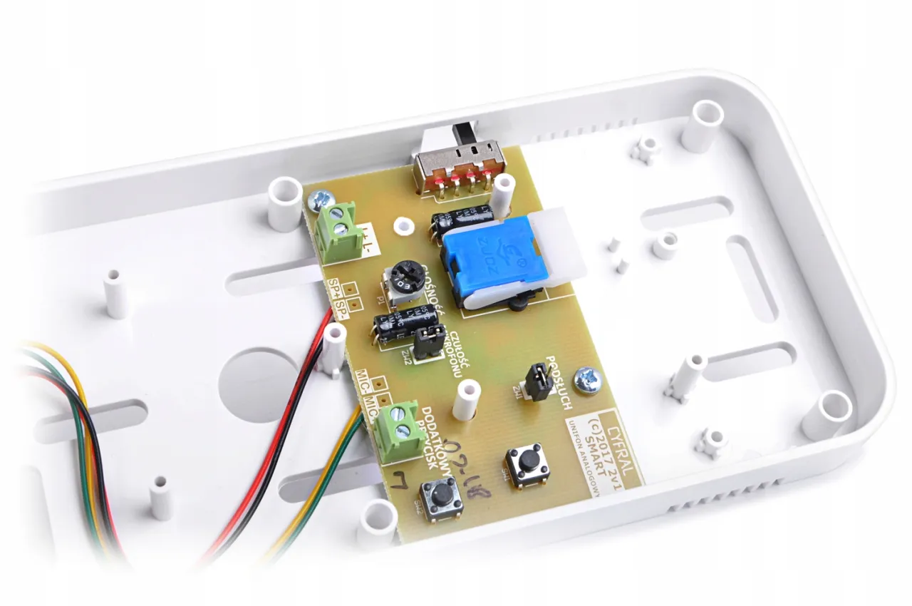 Zdjęcie Jak podłączyć domofon 2 żyłowy - uniknij najczęstszych błędów podczas instalacji