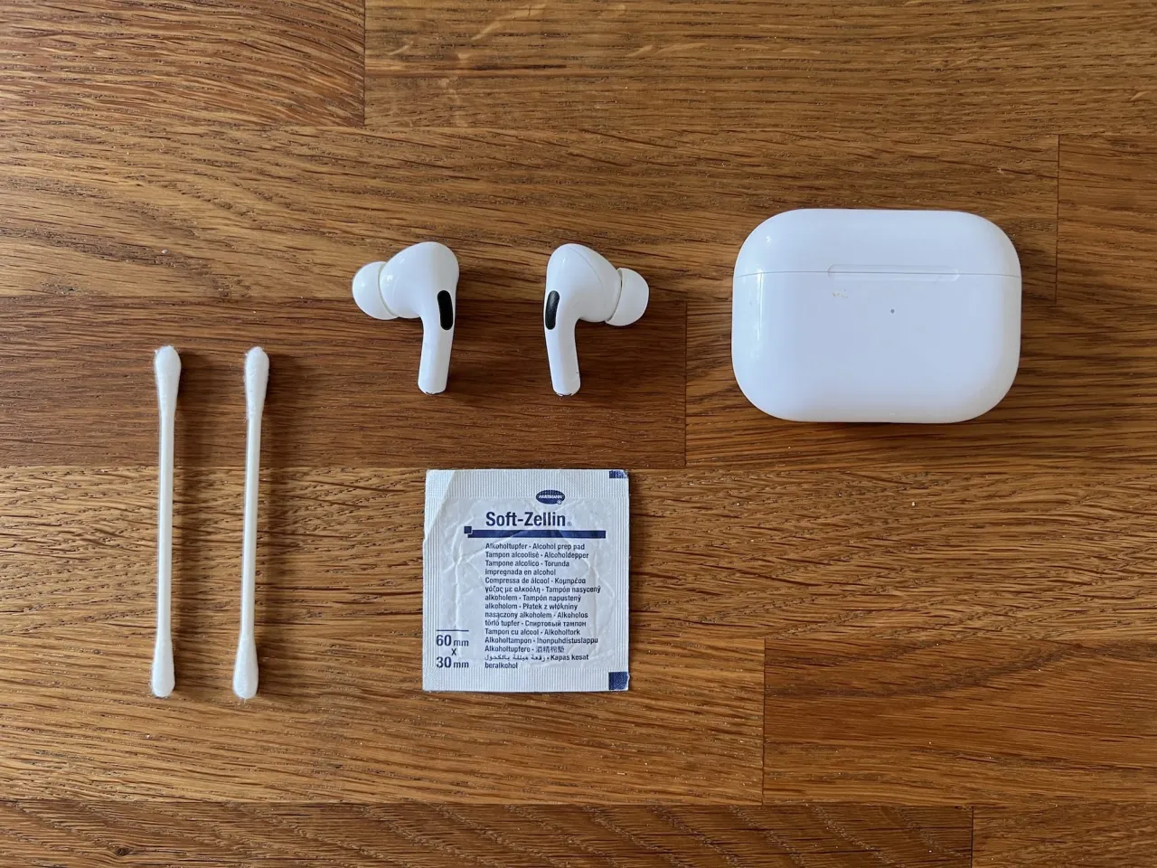 Zdjęcie Jak wyczyścić AirPods z woskowiny i uniknąć uszkodzeń?