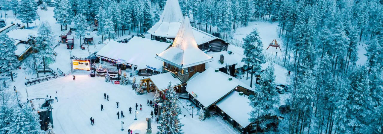 Zdjęcie Gdzie mieszka Mikołaj? Poznaj Rovaniemi i jego magiczne atrakcje