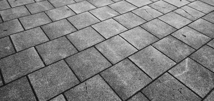 Zdjęcie Jak naprawić stary chodnik betonowy i uniknąć kosztownych błędów