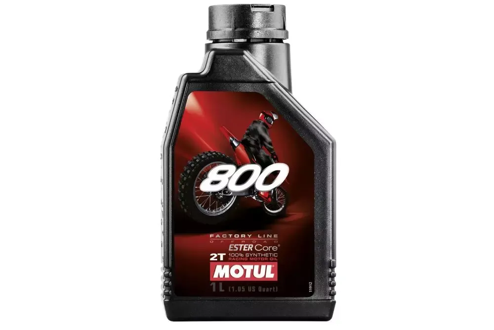 Zdjęcie MOTUL 800 2T Road Racing - najlepszy olej do silników dwusuwowych