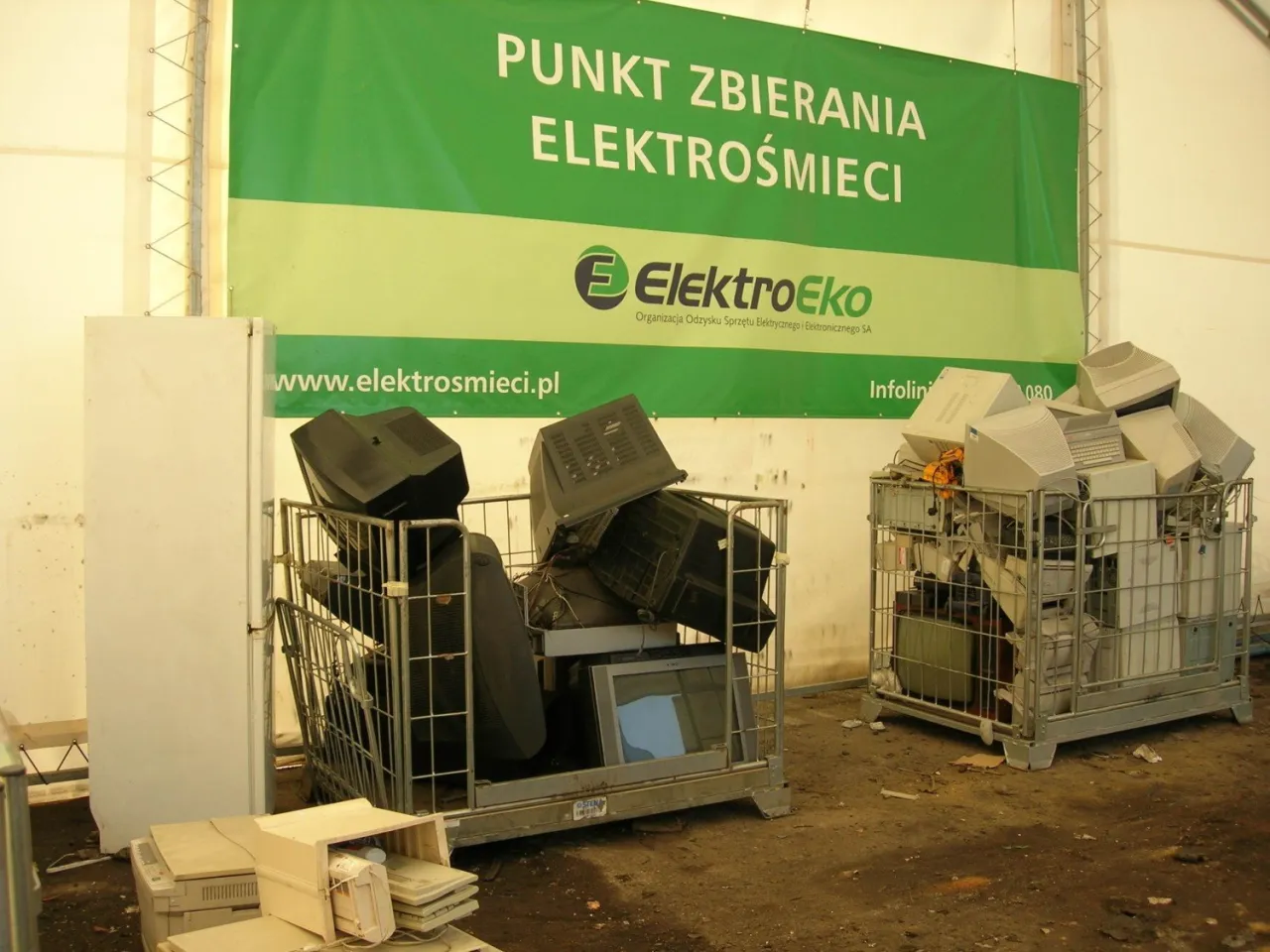 Zdjęcie Gdzie oddać elektrośmieci w Warszawie? Sprawdź punkty zbiórki i uniknij kary!