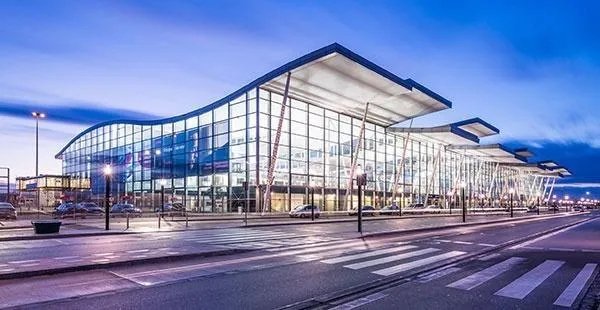 Zdjęcie Lotnisko Wrocław: w jakiej dzielnicy się znajduje i jak dojechać?