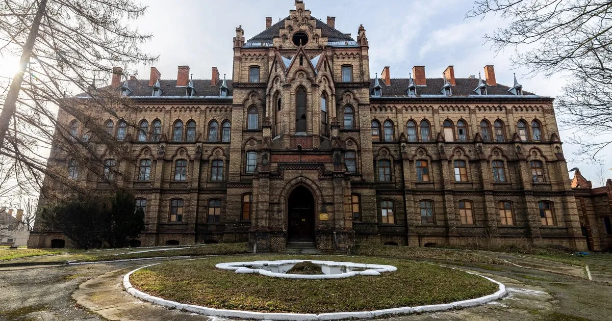 Zdjęcie Pałac w Mokrzeszowie: Tajemnice historii i architektury sanatorium