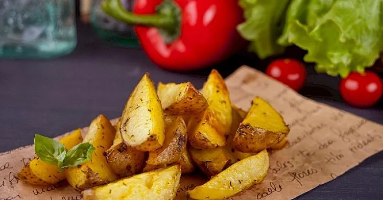 Zdjęcie Ile kcal ma pieczone ziemniaki? Poznaj dokładną kaloryczność