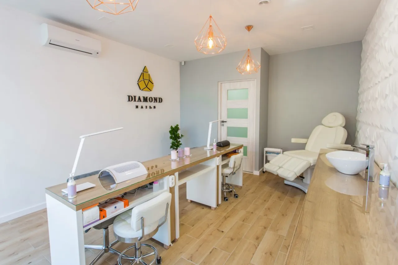 Zdjęcie Inspirujące pomysły na nazwę salonu stylizacji paznokci, które przyciągną klientów