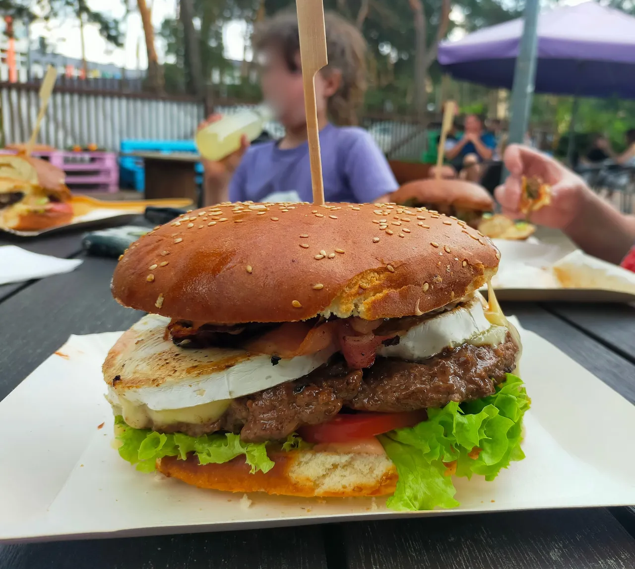 Zdjęcie Gdzie kupić bułki do burgerów? Oto najlepsze miejsca i opcje