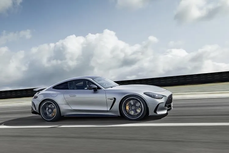 Zdjęcie AMG GT Mercedes-Benz: wszystko, co musisz wiedzieć przed zakupem
