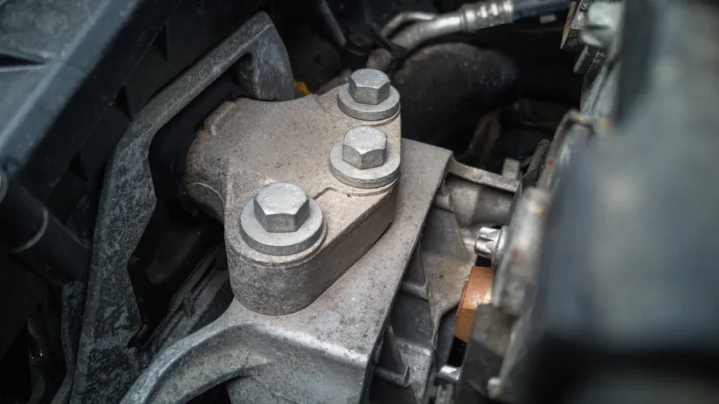 Zdjęcie Objawy uszkodzonej poduszki silnika passat b5, które musisz znać