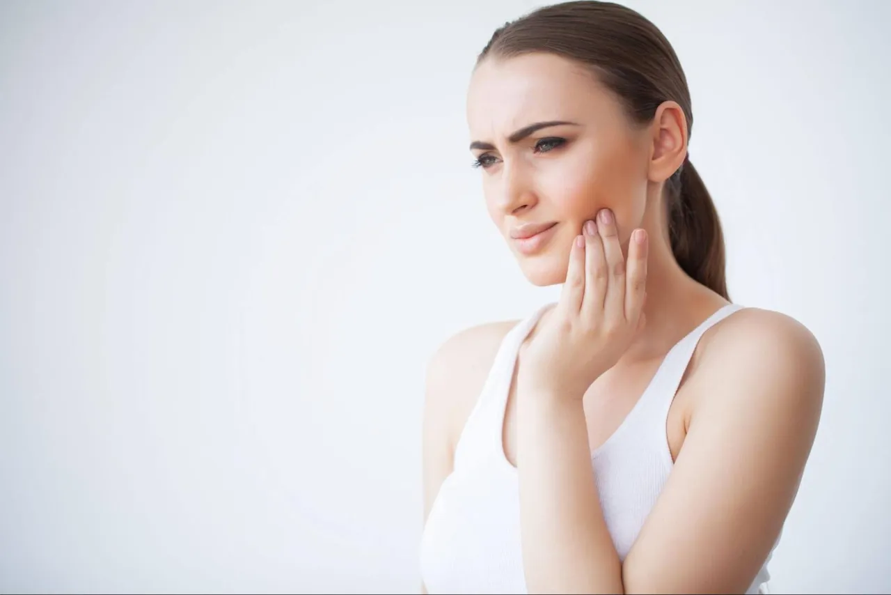 Zdjęcie Objawy sepsy po wyrwaniu zęba – nie bagatelizuj tych sygnałów