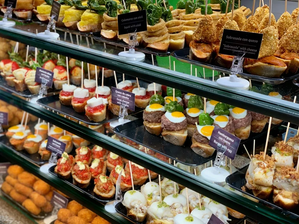 Zdjęcie Tapas co to takiego? Poznaj ich smak, rodzaje i kulturę hiszpańską