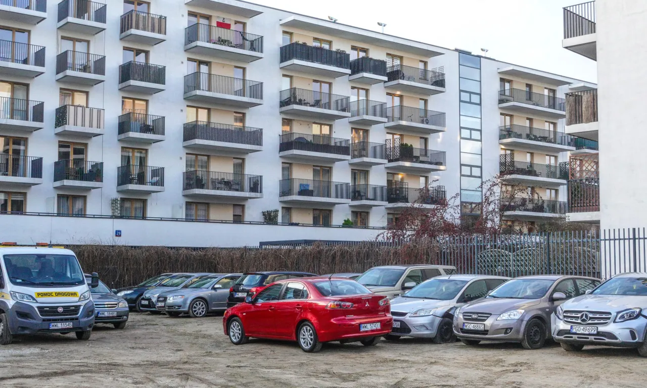 Zdjęcie Ile miejsc parkingowych na mieszkanie? Nowe regulacje i ich skutki