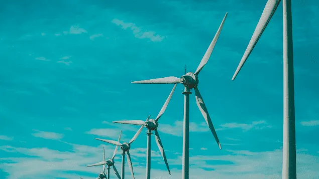 Zdjęcie Ile oleju potrzebuje turbina wiatrowa? Kluczowe informacje i fakty