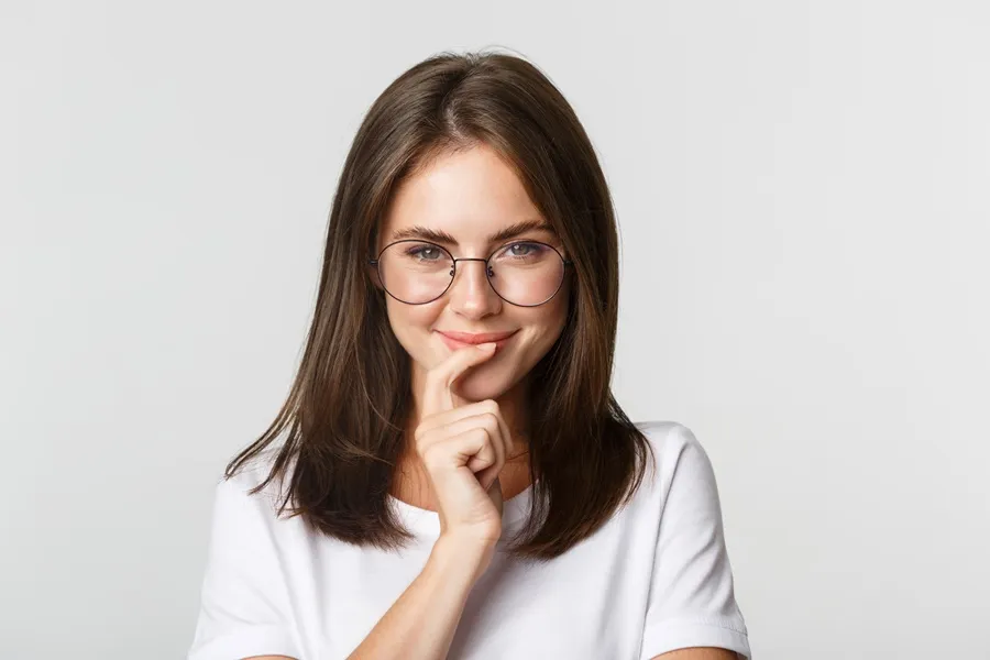 Zdjęcie Jakie oprawki dla brunetek podkreślą Twoją urodę i styl?