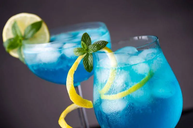 Zdjęcie Jak przygotować idealny koktajl Blue Lagoon - przepis i porady