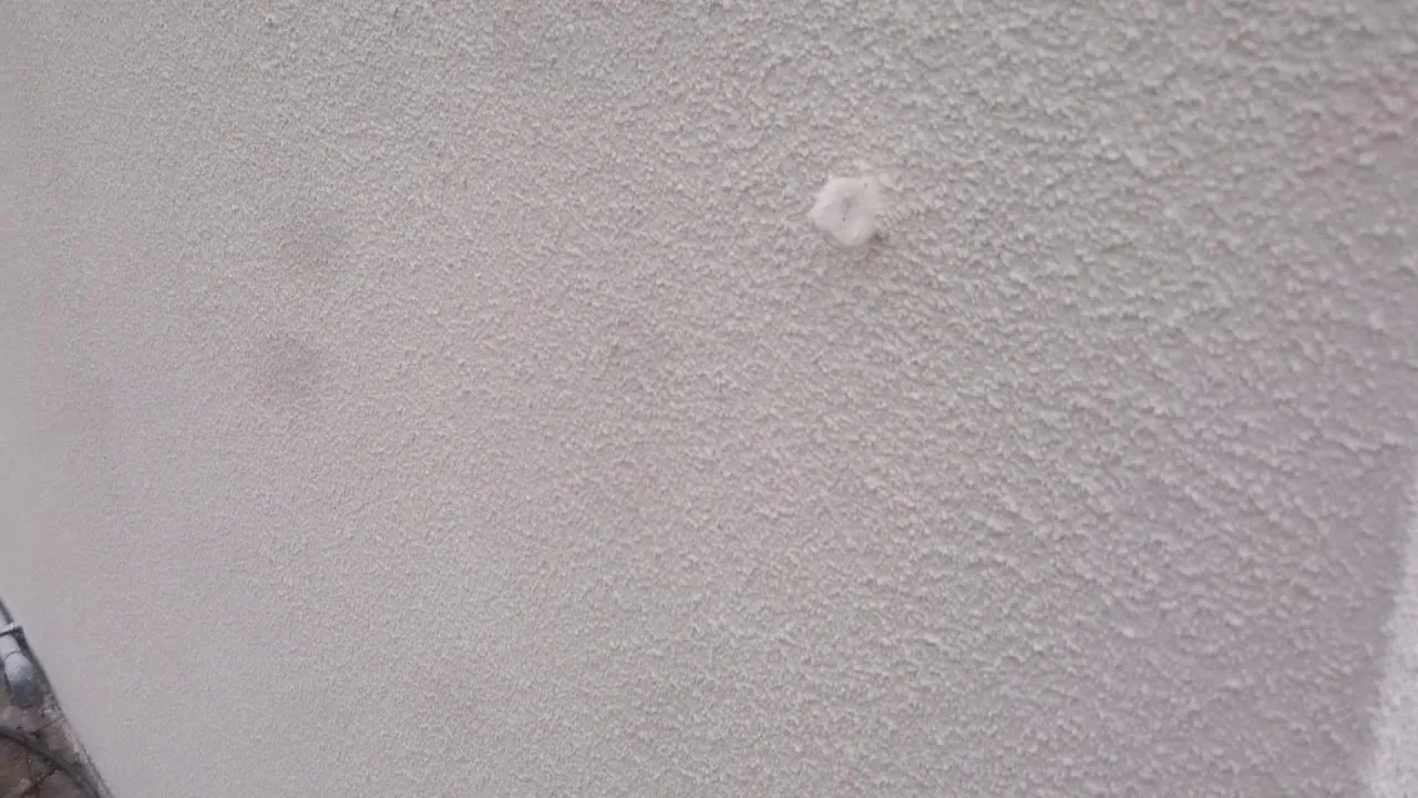 Zdjęcie Czy tynk mineralny można nakładać pistoletem? Zalety i wady