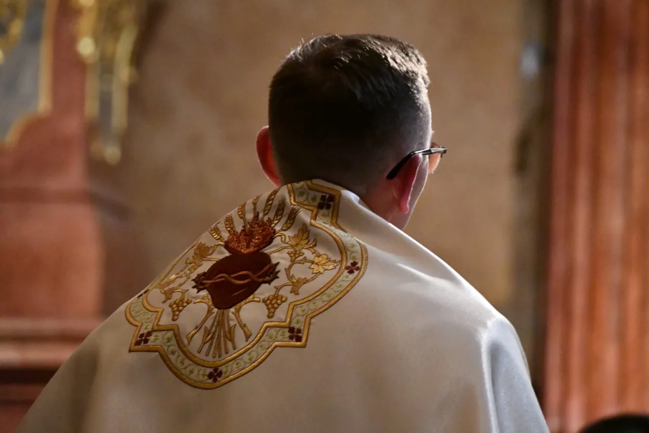 Zdjęcie Ile dokładnie jest stopni kapłaństwa i co każdy z nich oznacza?