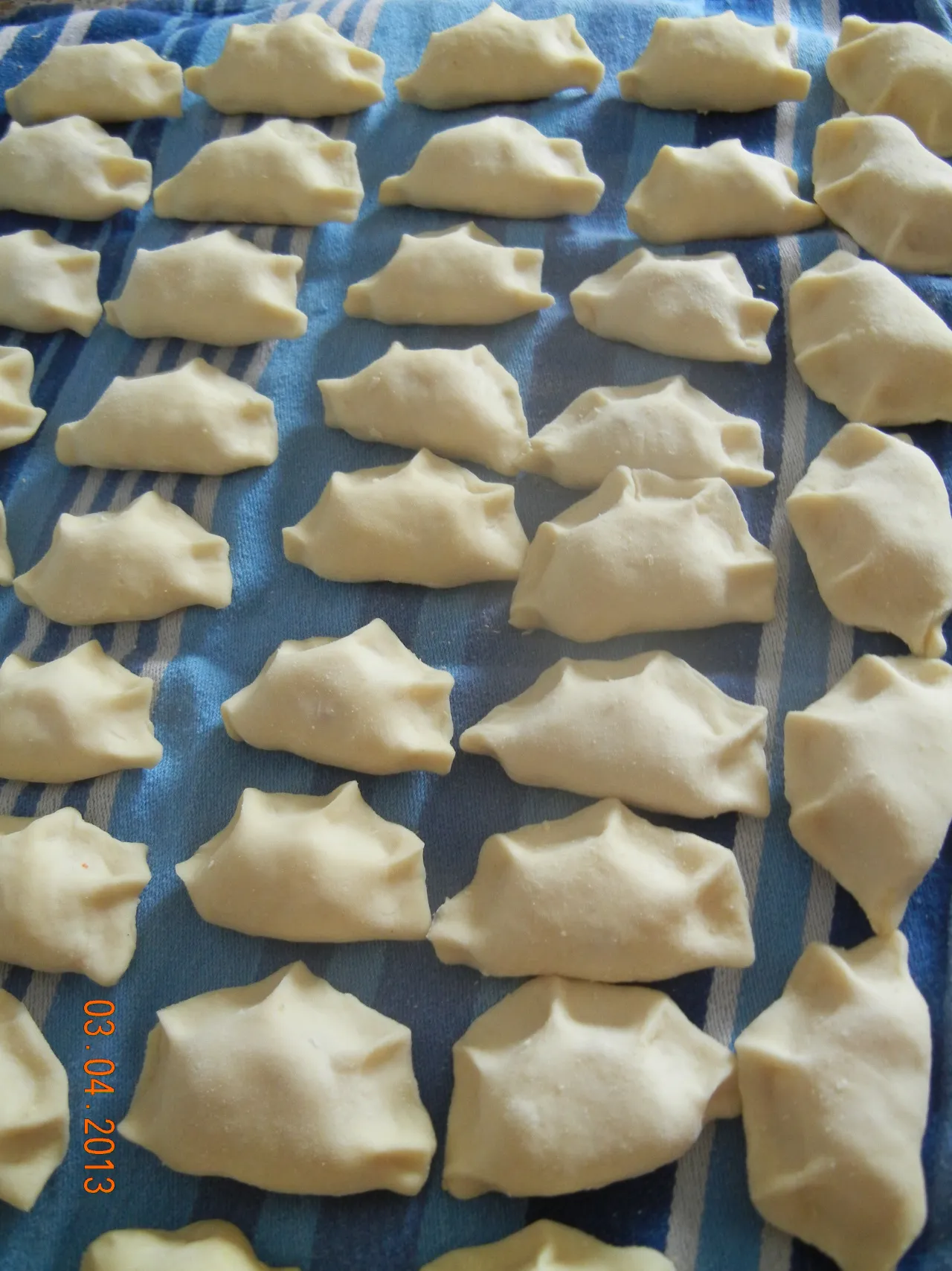 Zdjęcie Przepis na ciasto pierogowe z maślanką – idealne na każde pierogi