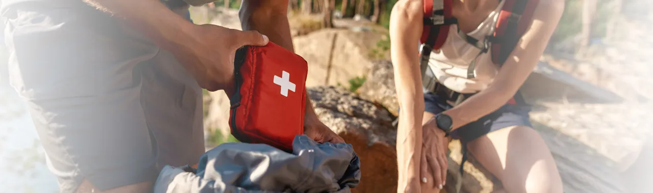 Zdjęcie Co do apteczki na wyjazd? Kluczowe leki i akcesoria, które ratują zdrowie