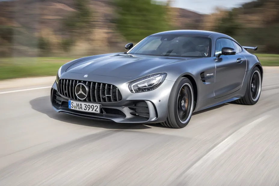 Zdjęcie Mercedes-AMG GT R - wyjątkowa sportowa maszyna z osiągami na torze