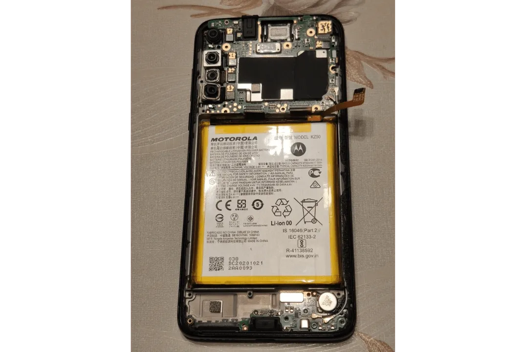 Zdjęcie Wymiana baterii w Moto Z: uniknij kosztownych napraw i problemów
