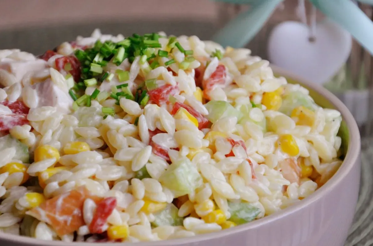 Zdjęcie Jak ugotować makaron ryżowy do sałatki, aby był idealnie al dente