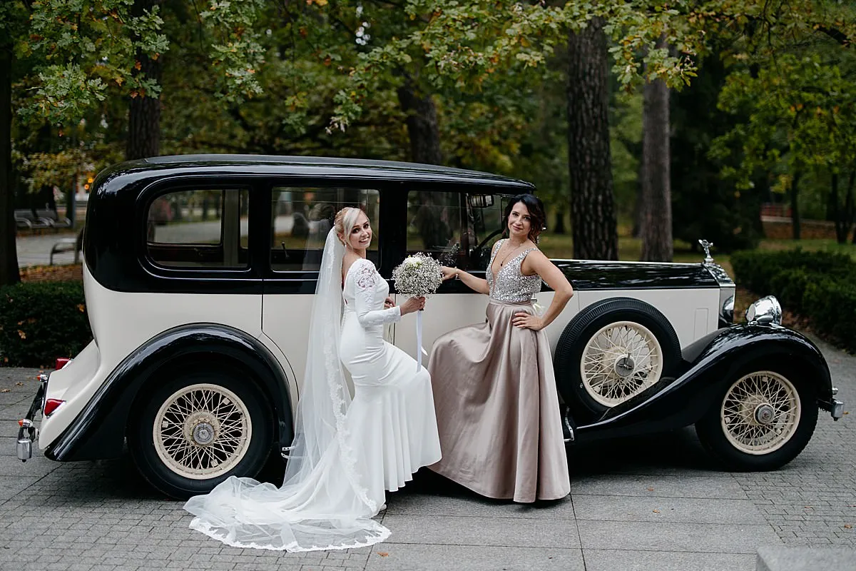 Zdjęcie Jak wybrać idealne auto na ślub? Porady, modele i koszty wynajmu