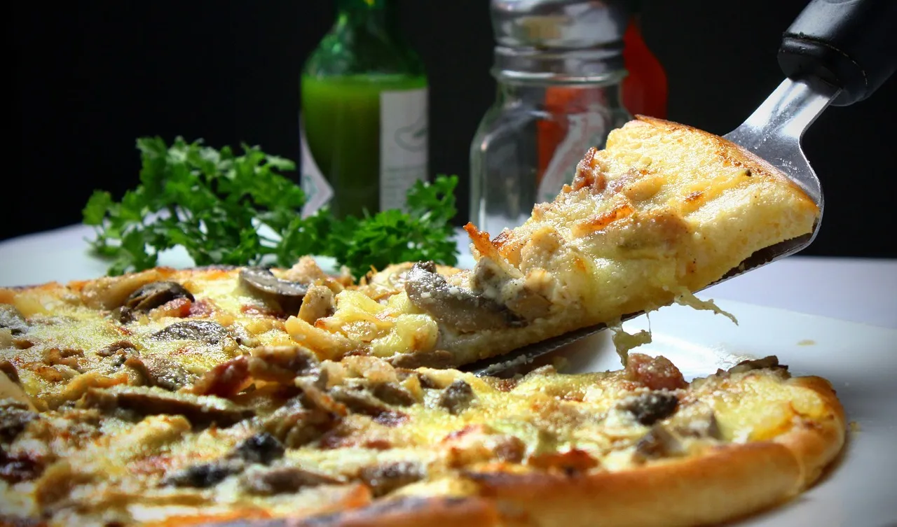 Zdjęcie Najlepsze dodatki do pizzy z salami, które zaskoczą Twoje kubki smakowe