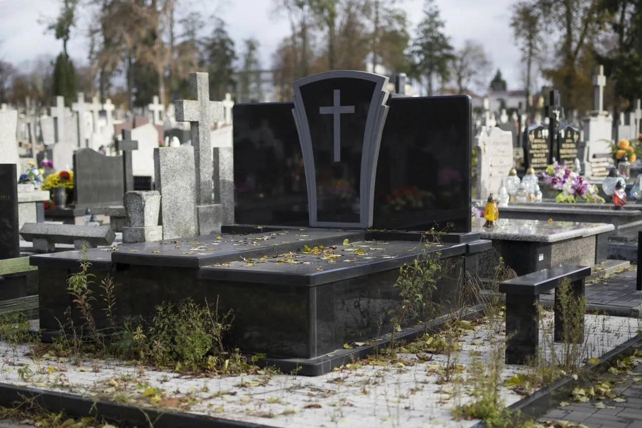 Zdjęcie Jak wykupić miejsce na cmentarzu i uniknąć problemów z opłatami