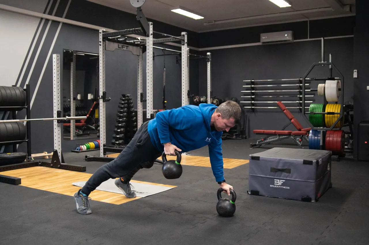 Zdjęcie Trening obwodowy co to? Odkryj jego zalety i skuteczność w treningu