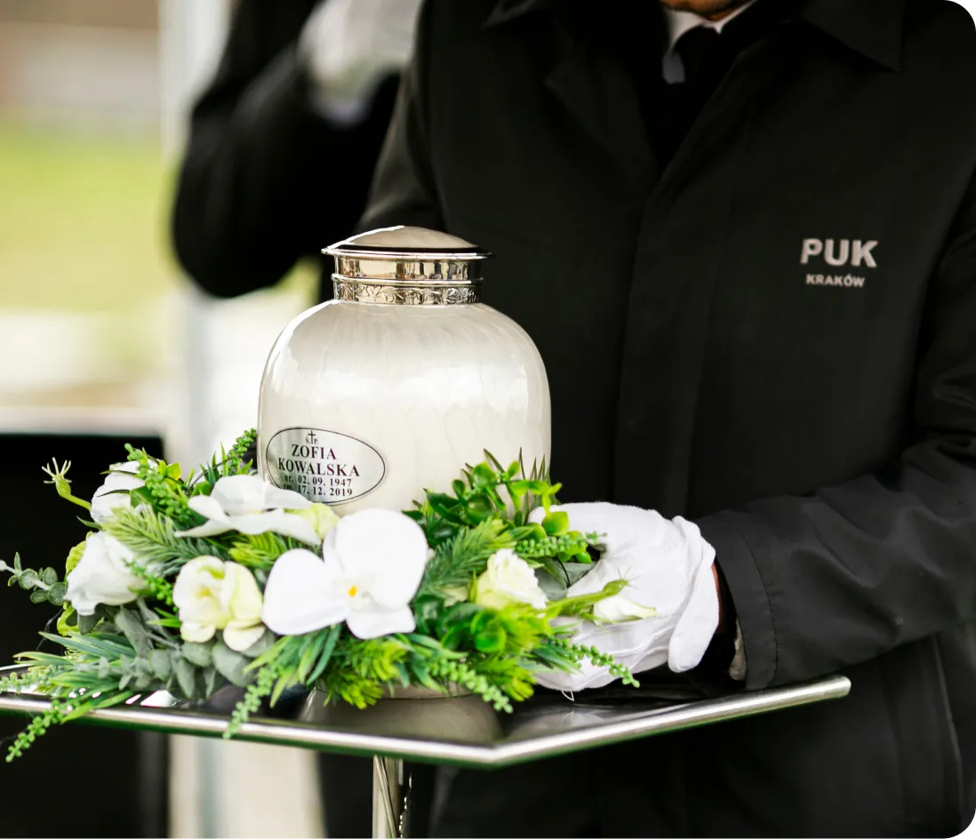 Zdjęcie Czy na kremację kupuje się kwiaty? Odkryj ważne tradycje pożegnania