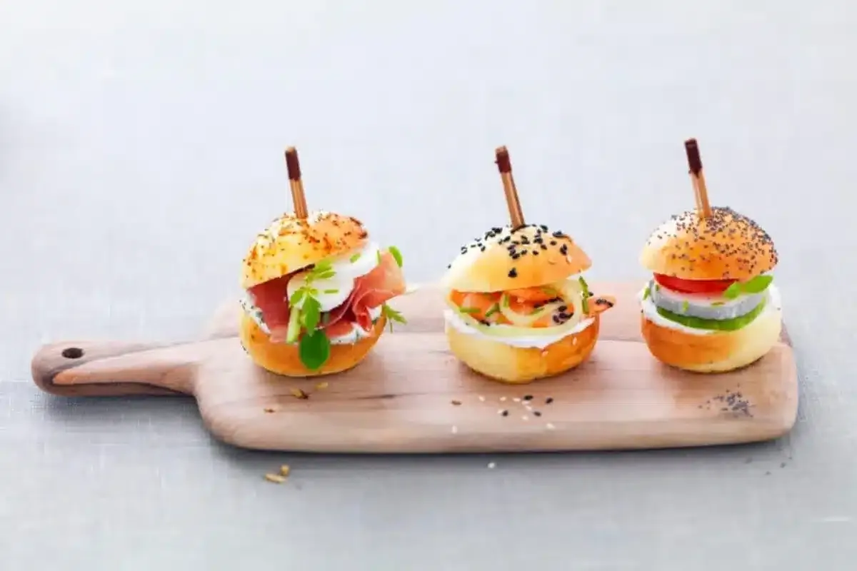 Zdjęcie Mini burgers apéro: les secrets du chef pour un apéritif parfait