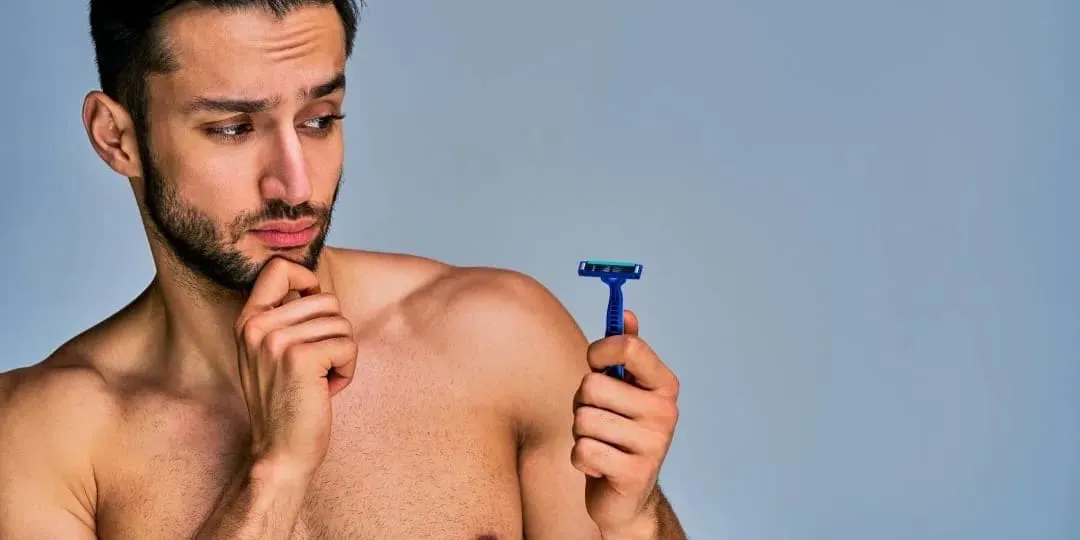 Zdjęcie Czy golić włosy pod pachami? Poznaj zalety i wady tej decyzji