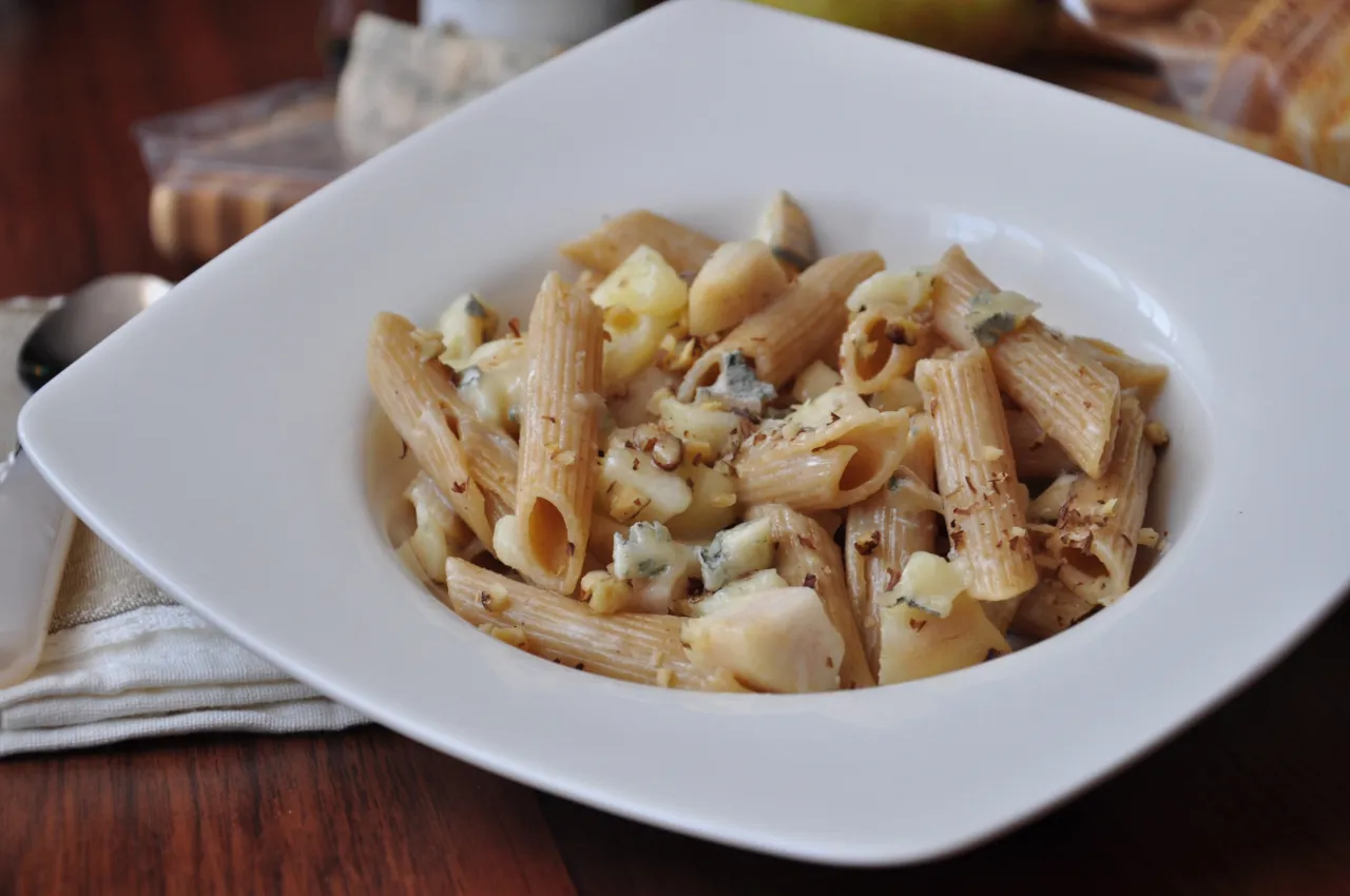 Zdjęcie Prosty przepis na penne z gruszką i gorgonzolą – danie, które zachwyci każdego