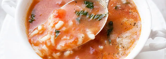 Zdjęcie Ile ryżu dodać do 4 litrów zupy pomidorowej, by uniknąć rozgotowania?