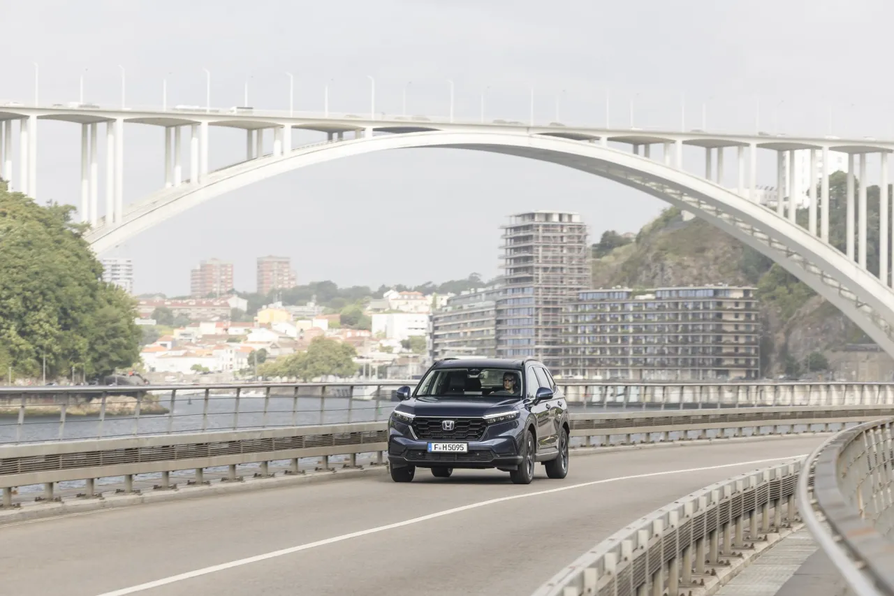 Zdjęcie Ile kosztuje nowa Honda CR-V? Sprawdź ceny i opcje wariantów