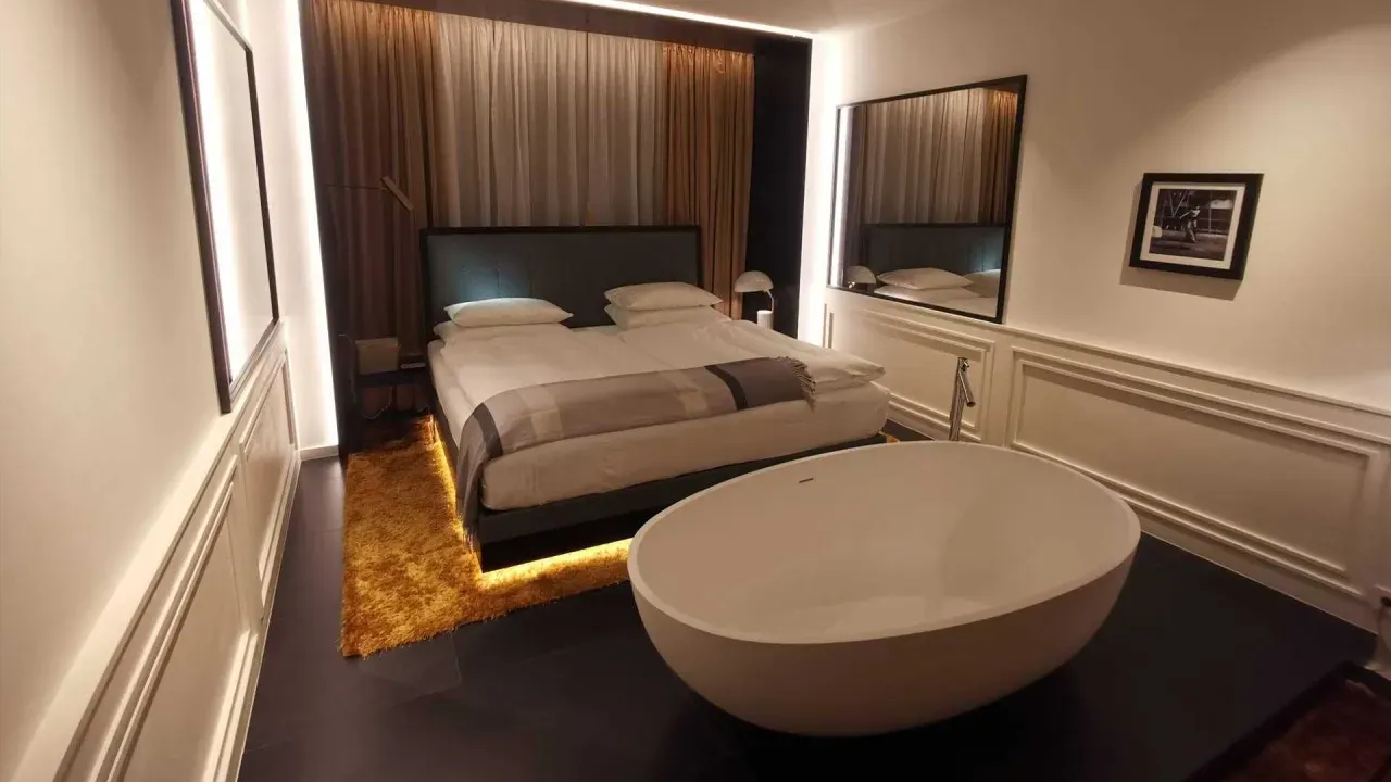 Zdjęcie Czy minibar w hotelu jest płatny? Sprawdź, jakie są ukryte koszty