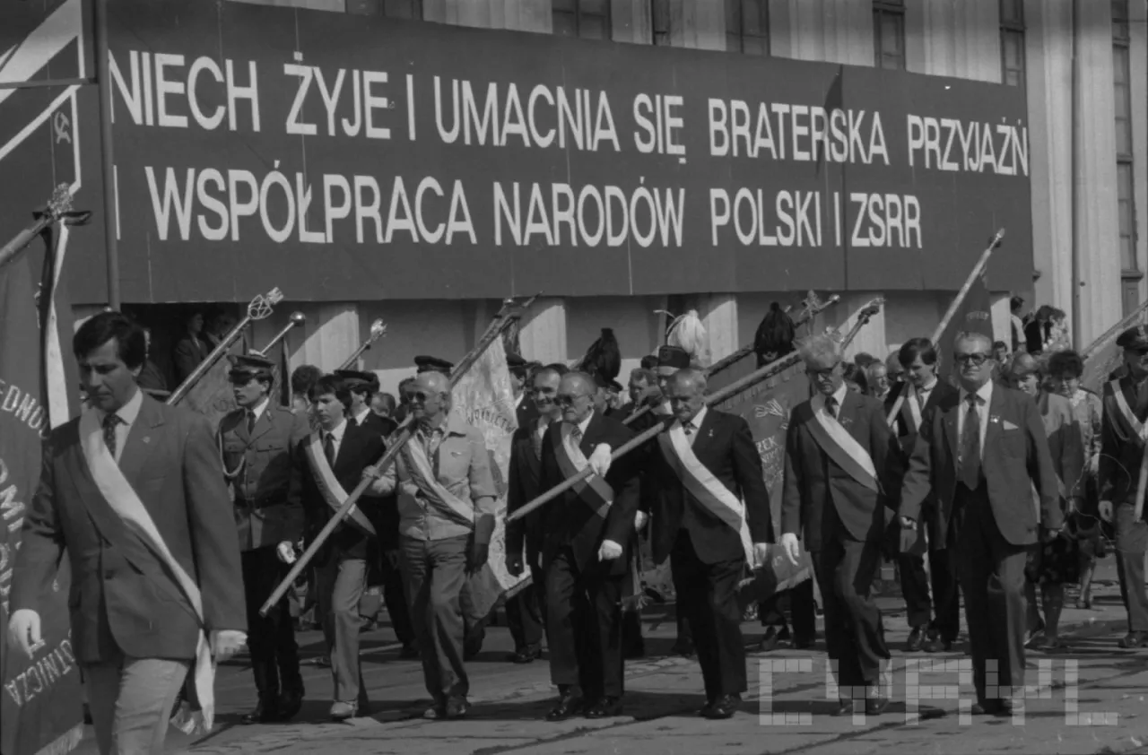 Zdjęcie Demokracja parlamentarna: kluczowe cechy i historia w Polsce