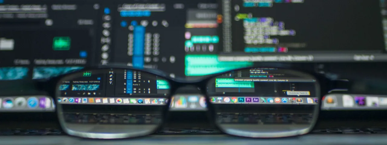 Zdjęcie Czym zajmuje się programista aplikacji? Odkryj kluczowe umiejętności