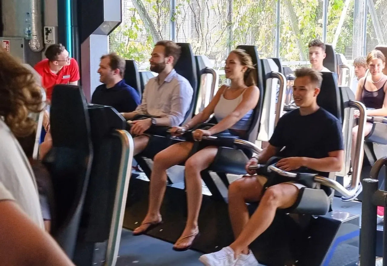 Zdjęcie Hyperion ile trzeba mieć wzrostu, aby bezpiecznie wsiąść na roller coaster?