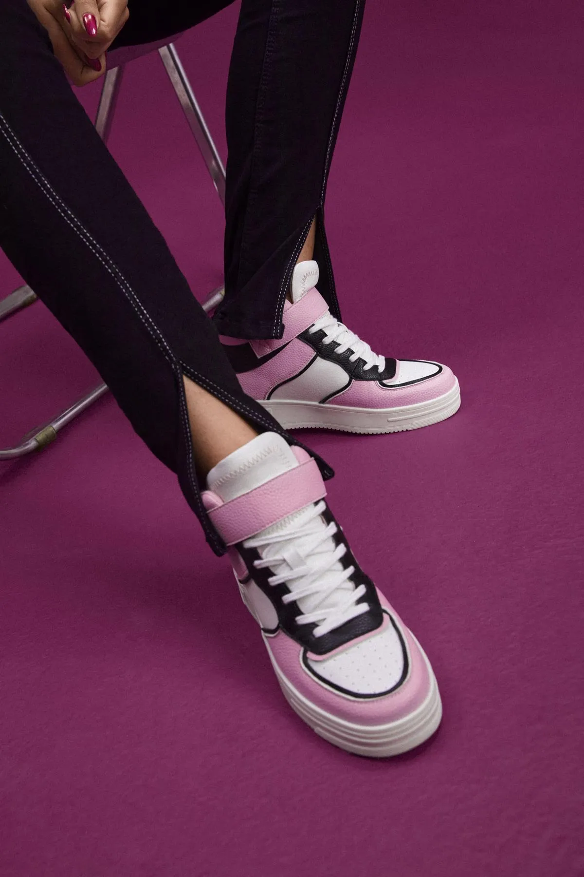 Zdjęcie Jakie buty do pracy chodzącej zapewnią Ci komfort i bezpieczeństwo?