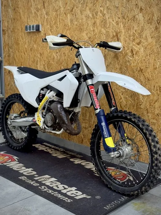 Zdjęcie Husqvarna CR 125 – lekki motocykl, który zaskoczy swoją mocą