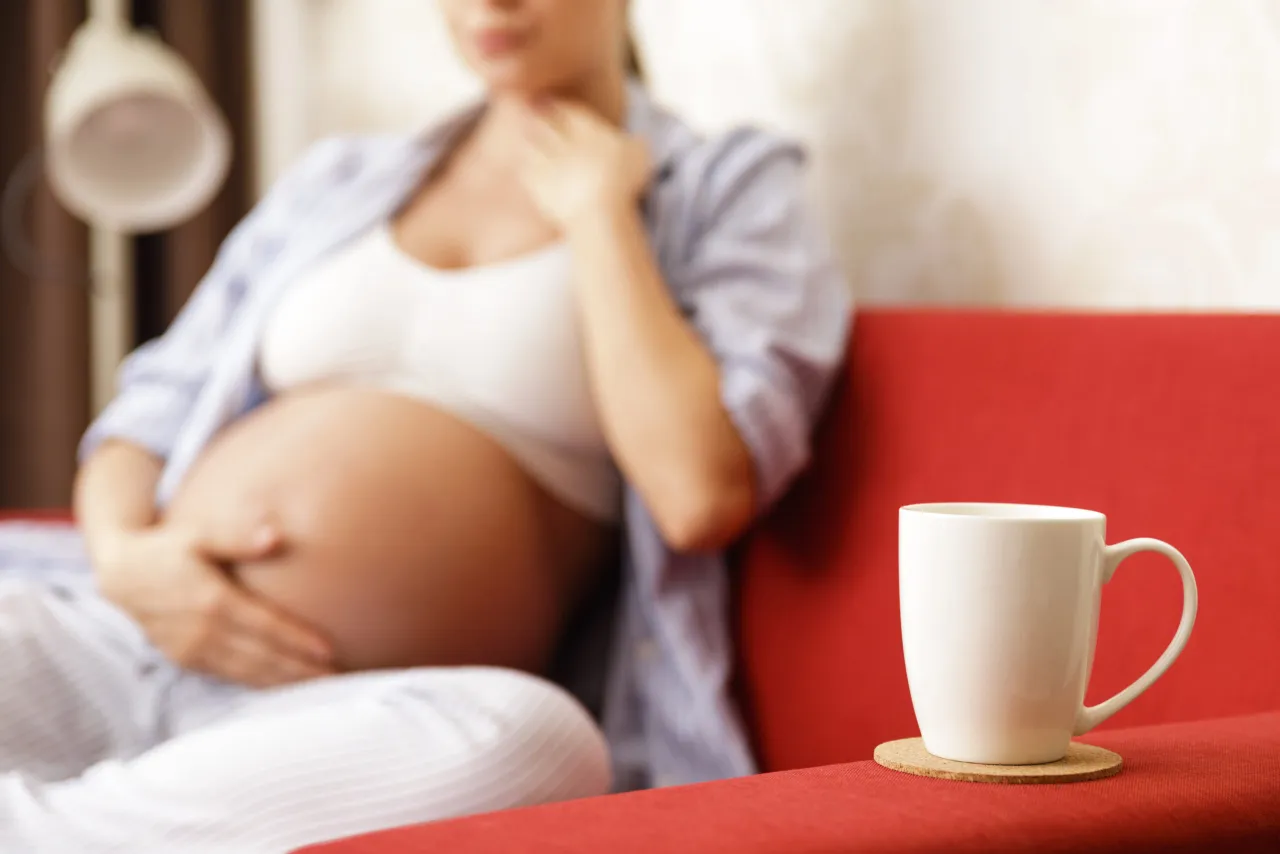 Zdjęcie Bezpieczne sposoby na ból gardła w ciąży, które przynoszą ulgę