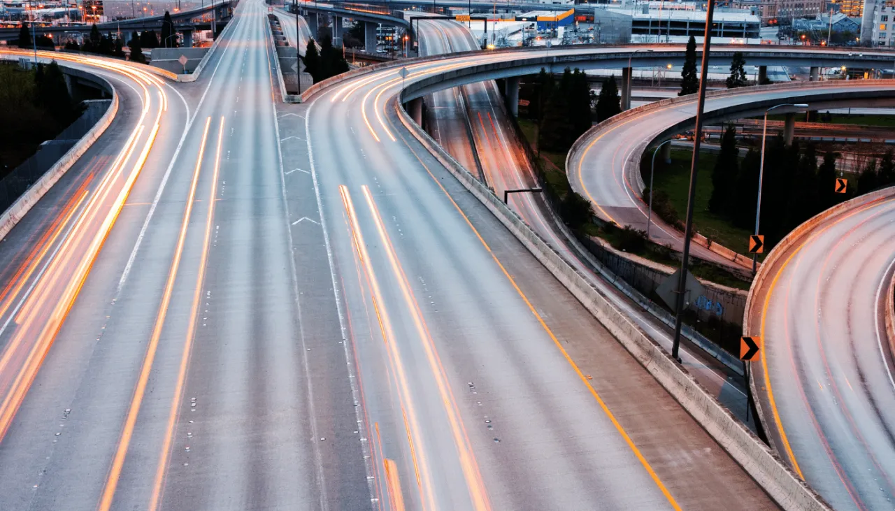 Zdjęcie Autostrada co to? Poznaj kluczowe cechy i zasady ruchu drogowego