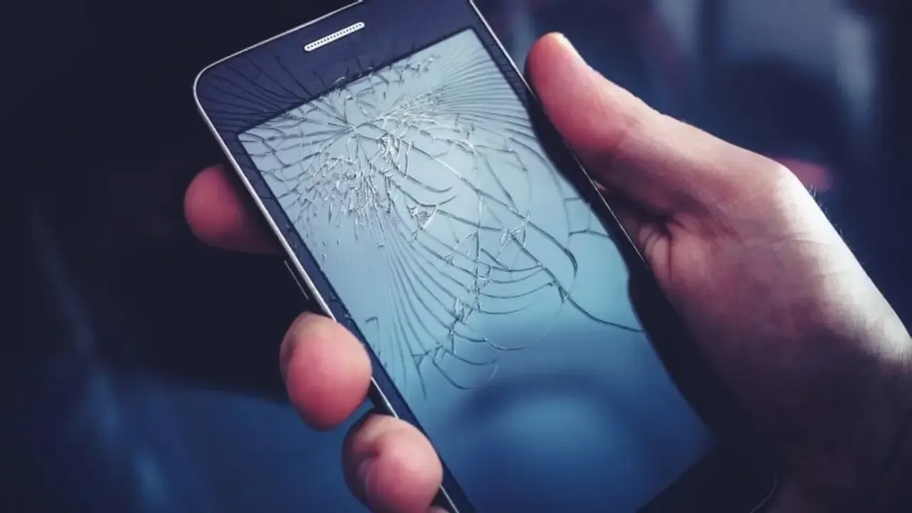 Zdjęcie Czy lombard przyjmie uszkodzony telefon? Oto co musisz wiedzieć