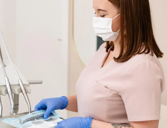 Zdjęcie Czy po dentyście można pić alkohol? Dowiedz się, co musisz wiedzieć