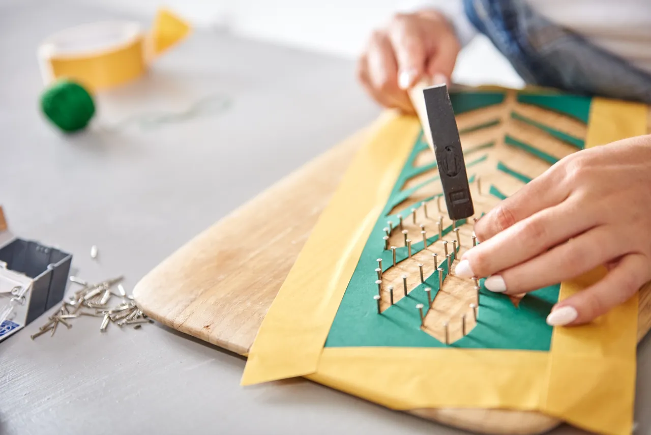 Zdjęcie Jak zrobić obraz z gwoździ i nici - proste kroki dla każdego